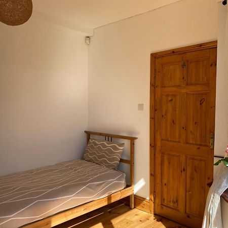 Lovely Rooms In West London Northolt  Eksteriør billede