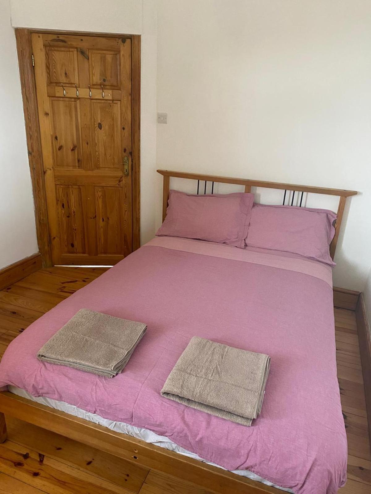 Lovely Rooms In West London Northolt  Eksteriør billede