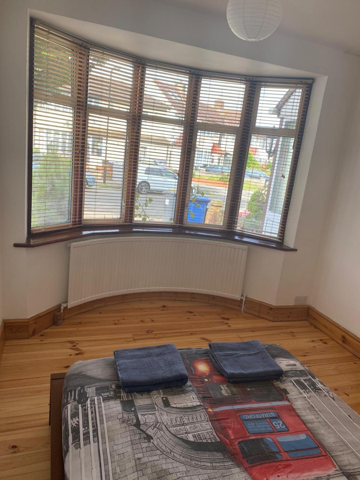 Lovely Rooms In West London Northolt  Eksteriør billede