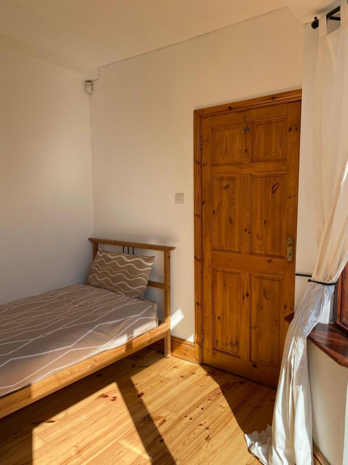 Lovely Rooms In West London Northolt  Eksteriør billede