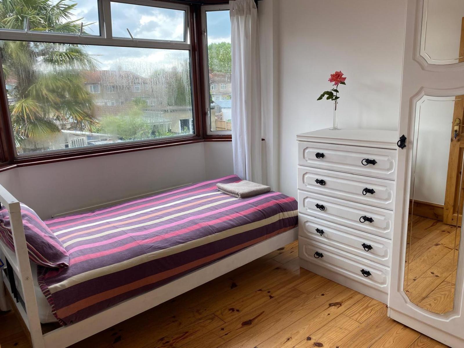 Lovely Rooms In West London Northolt  Eksteriør billede